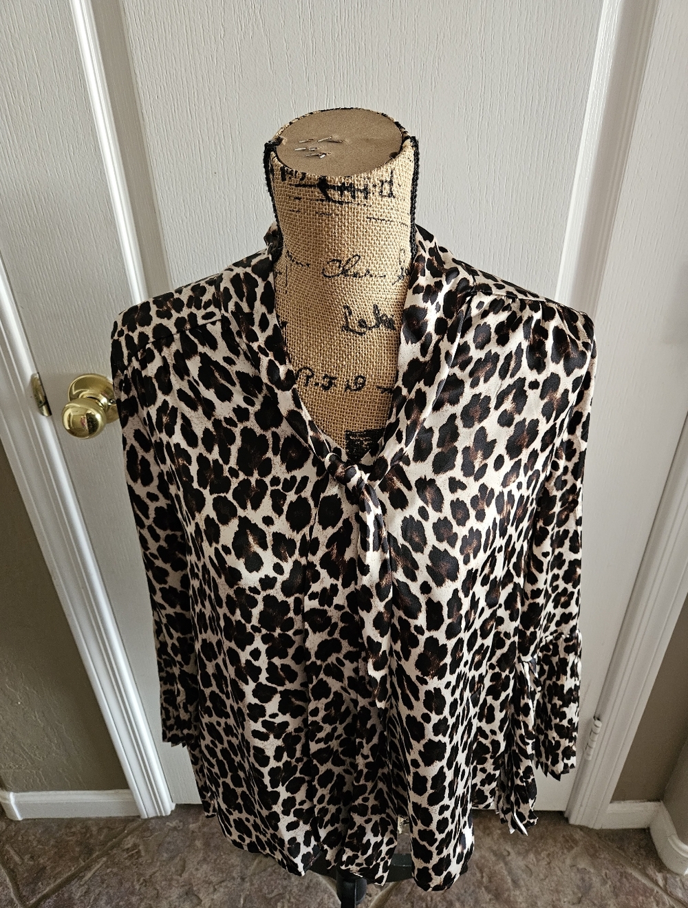 NWT ☆ Vince Camuto Blouse/Top, Size Medium, Brand NEW!